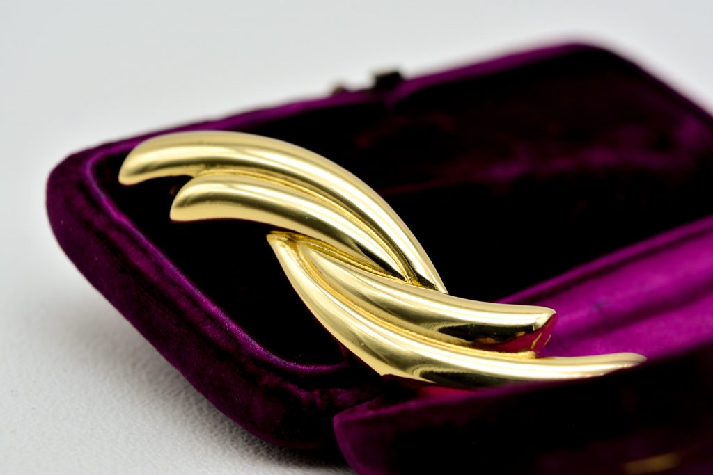 Monet brooch with wavy design gold coloured